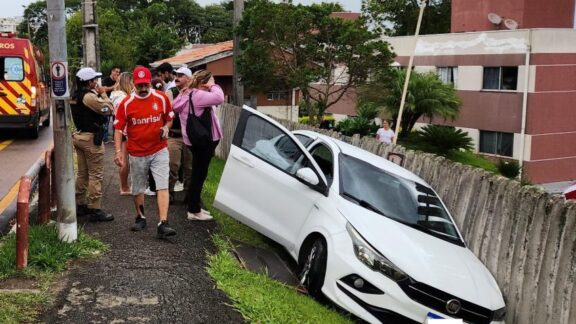 Motorista bêbado atropela idoso em Curitiba; VÍDEO