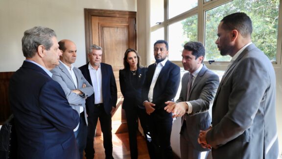 Alta velocidade: Curi e Guto Silva ganham espaço enquanto Greca avalia futuro