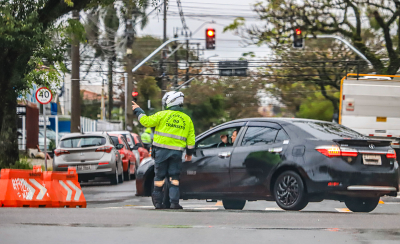 Ruas de Curitiba têm bloqueio total para obras do Inter 2; confira