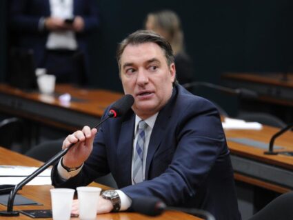 Giacobo substituirá Flávio Bolsonaro na liderança do Congresso