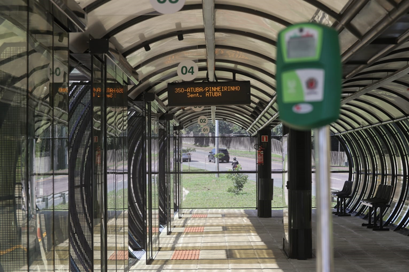 Nova estação-tubo começa a funcionar em Curitiba
