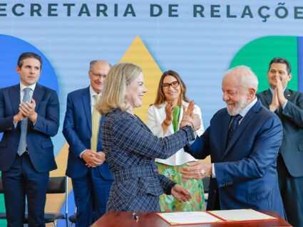 Gleisi vai priorizar isenção do Imposto de Renda para renda de até R$ 5 mil
