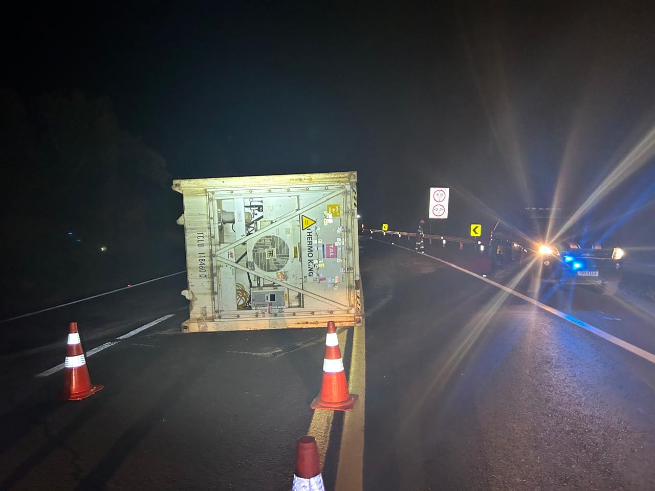 motorista bêbado tomba caminhão na BR-277