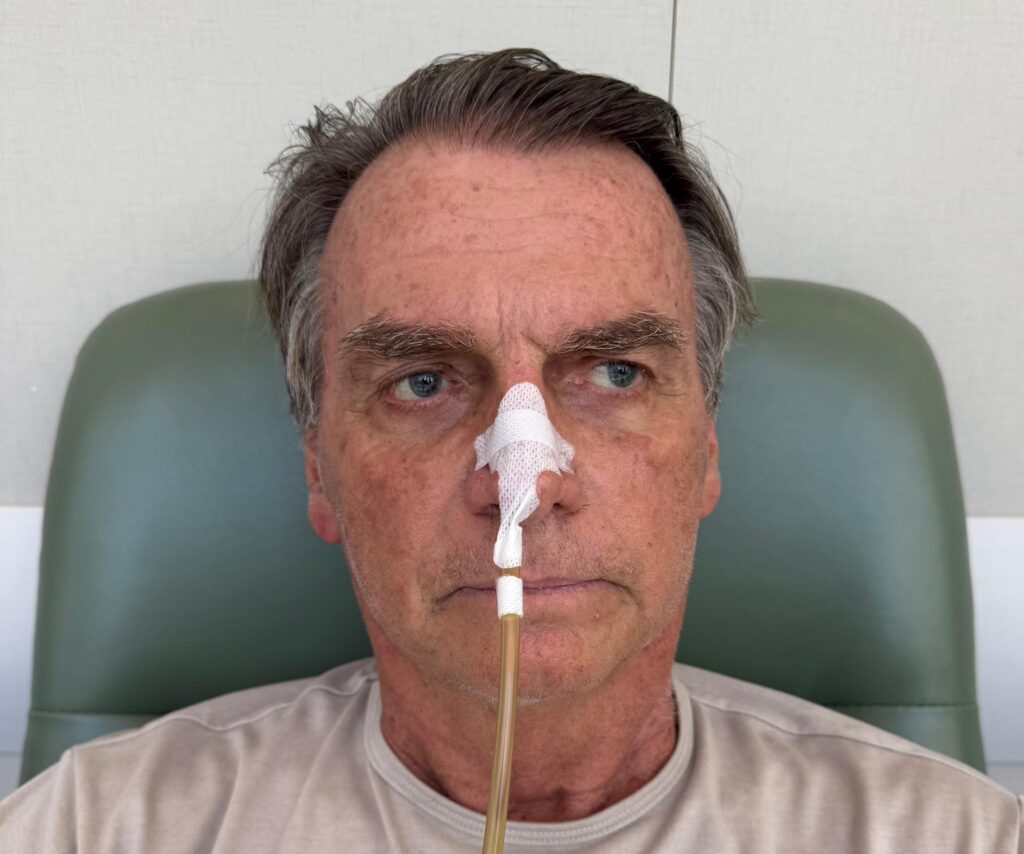 Bolsonaro continua na UTI sem previsão de alta médica