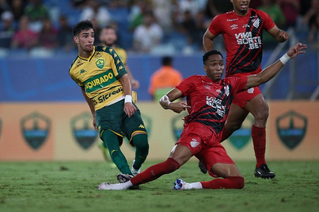 Athletico leva virada do Cuiabá e perde invencibilidade na Série B