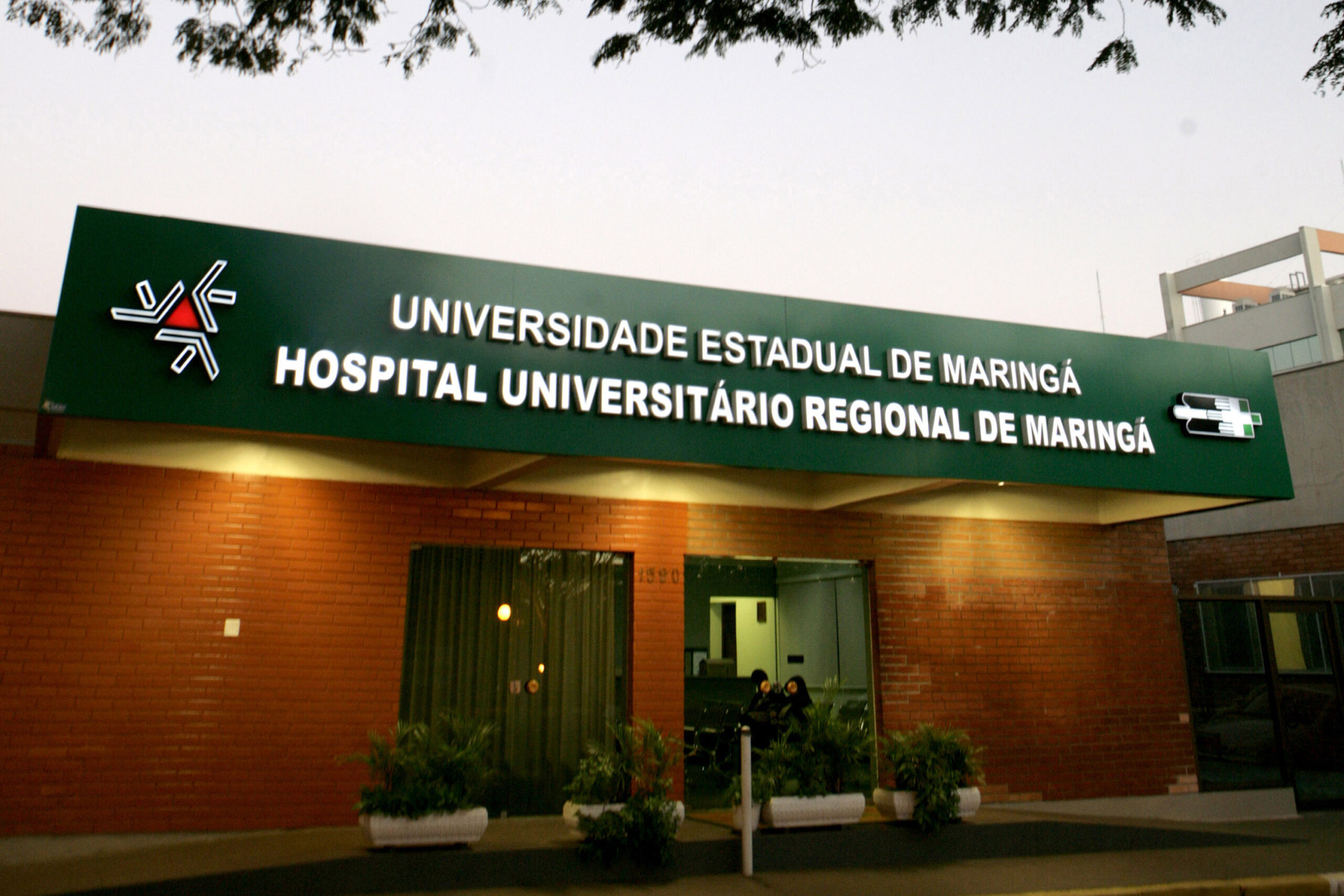 Hospital Universitário de Maringá.