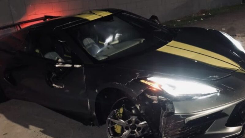 Influenciador de Curitiba causa acidente com Corvette em alta velocidade