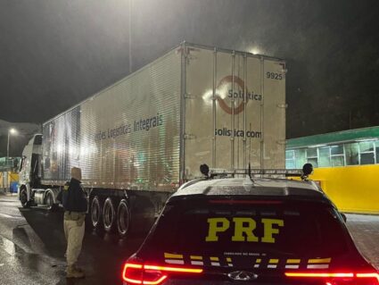 Caminhoneiro que dirigia sob efeito de drogas na BR-116 é preso