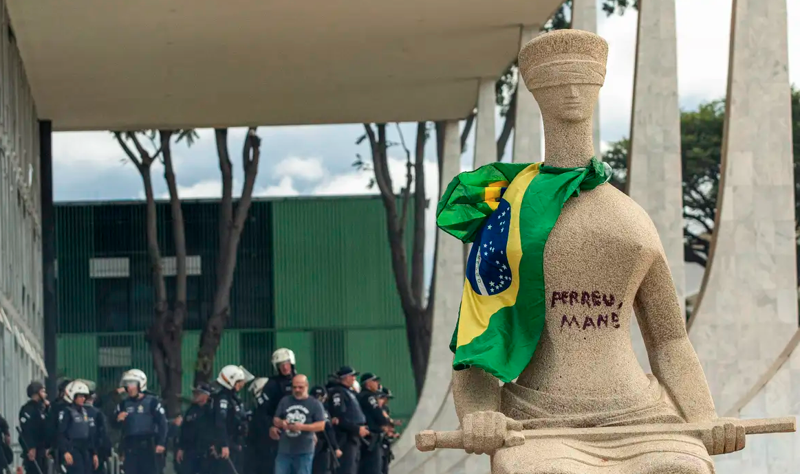 estátua justiça perdeu mané