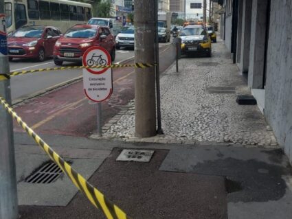 Rua no Centro de Curitiba é isolada após maleta ser abandonada