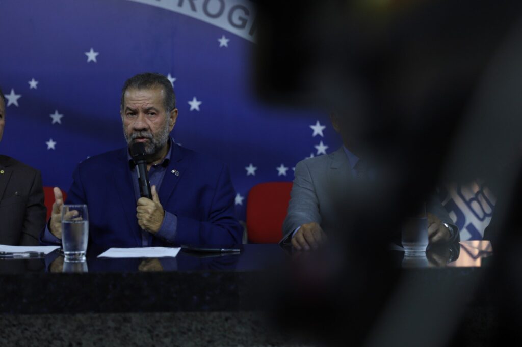 Carlos Lupi pede demissão após escândalo no INSS