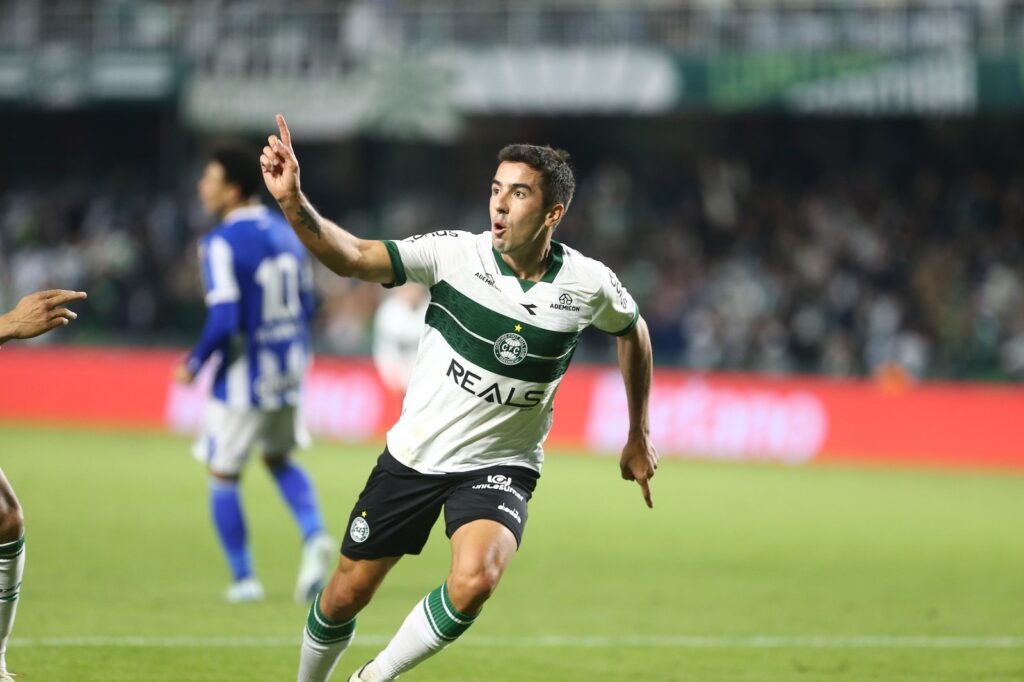Coritiba bate o Avaí no Couto e engata terceira vitória seguida na Série B