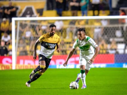 No sufoco, Coritiba bate o Criciúma e volta ao G4 da Série B