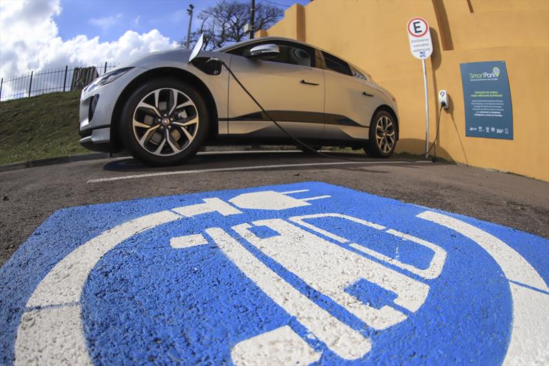 Curitiba terá posto para carregamento de veículos elétricos