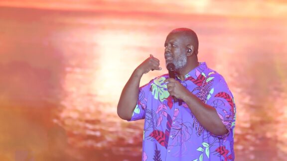Péricles apresenta show da turnê ‘Pagode do Pericão’ em Curitiba