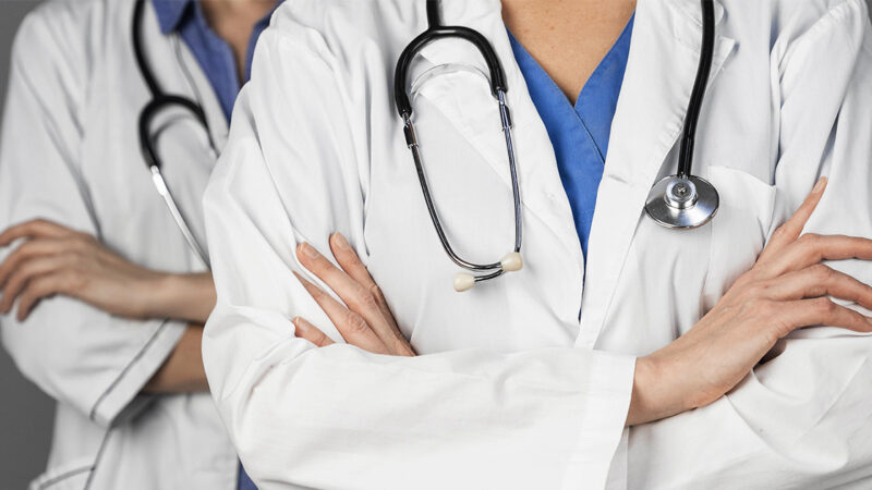 Mulheres serão maioria entre médicos este ano