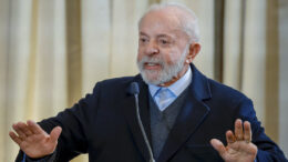 Lula, hospitalizado, tem diagnóstico de labirintite