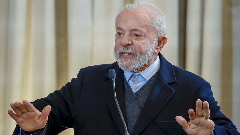 Lula, hospitalizado, tem diagnóstico de labirintite