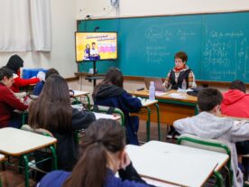 sala de aula escola reajuste salário professores Paraná