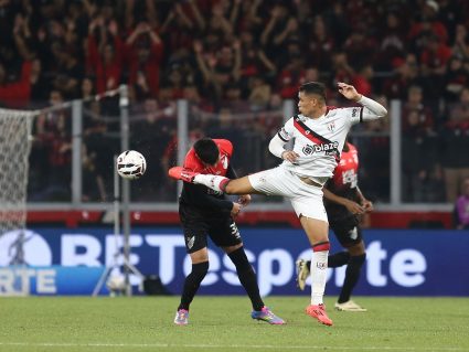 Athletico perde para o xará goiano e estaciona no meio da tabela da Série B