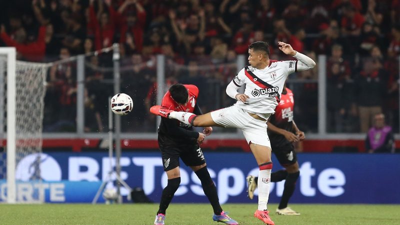 Athletico perde para o xará goiano e estaciona no meio da tabela da Série B