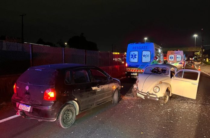 fusca na contramão acidente BR-277