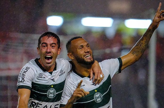 Coxa líder Série B