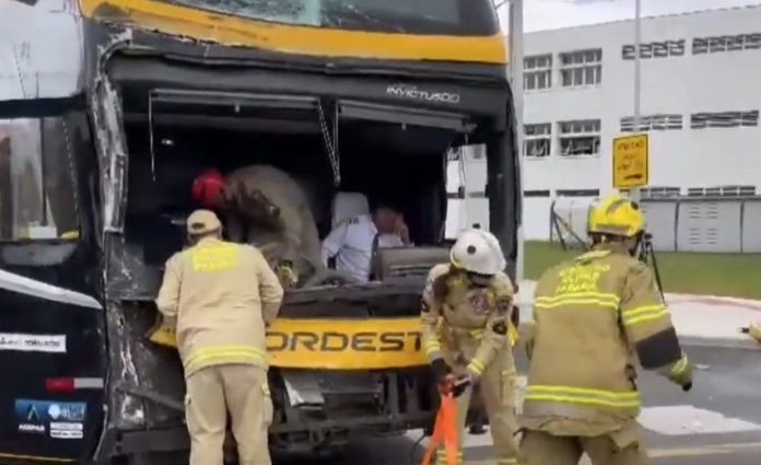 acidente ônibus em Curitiba