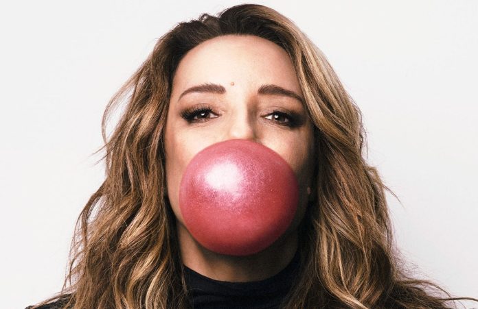 Ana Carolina celebra 25 anos de carreira que chega em Curitiba