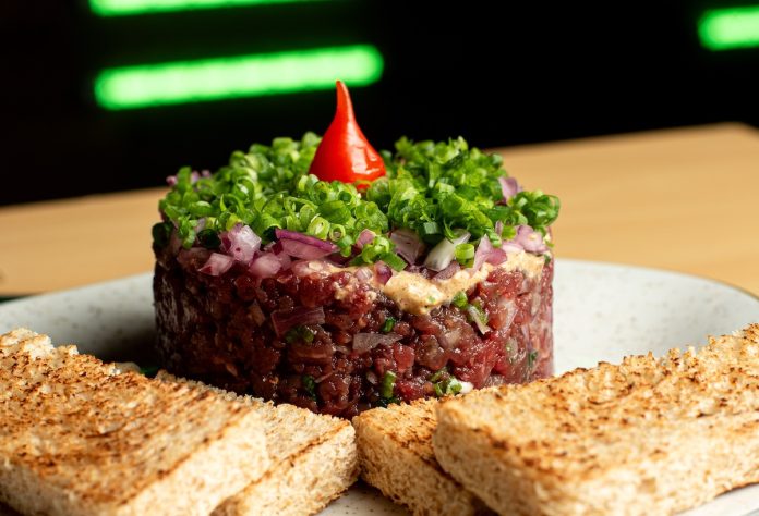 Dia dos Pais no Coxa Sports Bar celebra a conexão entre pais, filhos, futebol e boa gastronomia