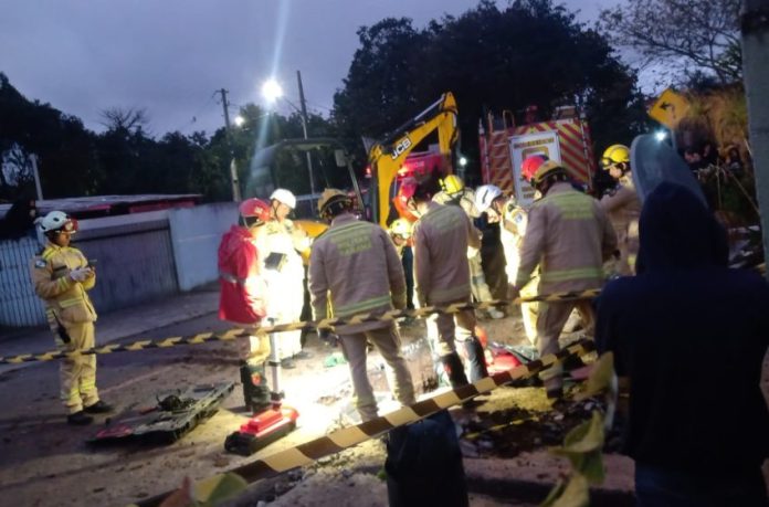 homem cai em bueiro Curitiba