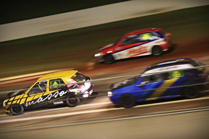 Em nova edição noturna, Cascavel de Ouro reúne mais de 50 carros