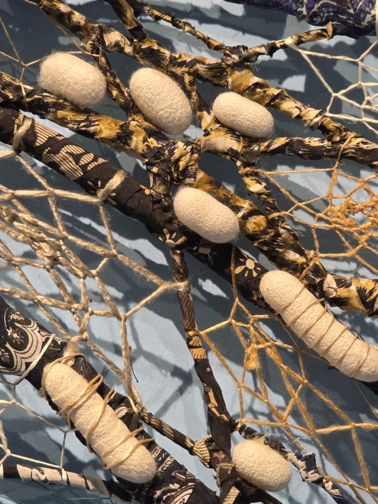 Obras de tecelão curitibano vão para o Museu da Seda da China