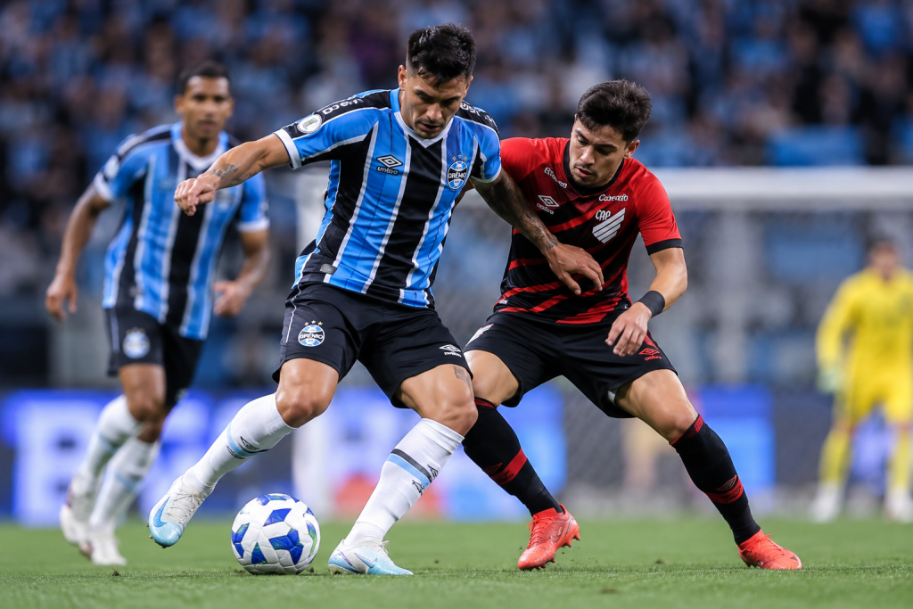 Athletico-PR perde para o Grêmio por 2 a 0 e tem queda para a quinta posição no Brasileirão