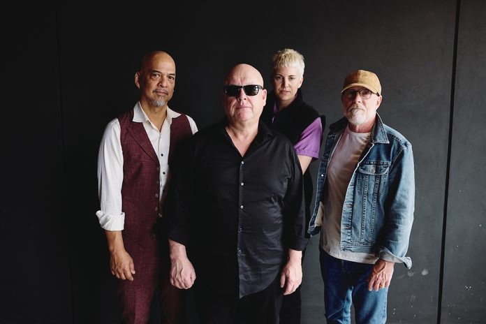 Pixies confirma show em Curitiba para abril de 2027; vendas de ingressos começam na terça-feira